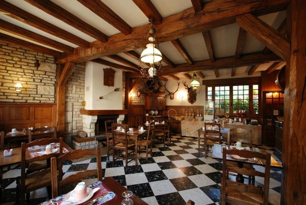 Hotel Restaurant Le Parc Arc-en-Barrois Buitenkant foto